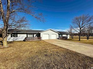 100 Dennis Dr, Eureka, IL
