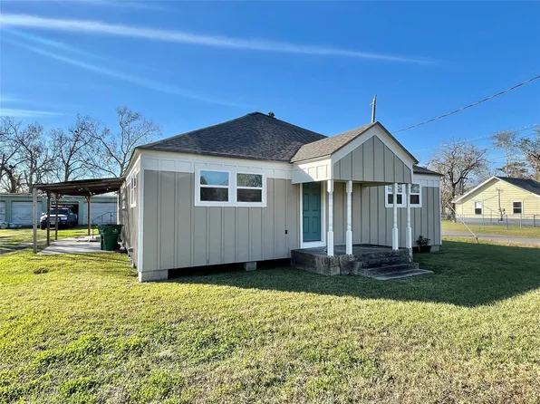 817 N Valderas St, Angleton, TX 77515