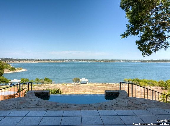 2nd image of 576 Oak Shores Dr