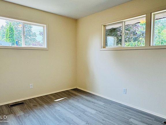 5th image of 705 Isham St