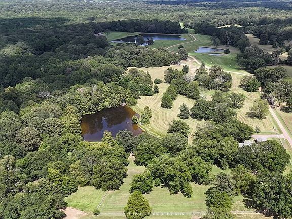 3rd image of 1885 Carsley Rd