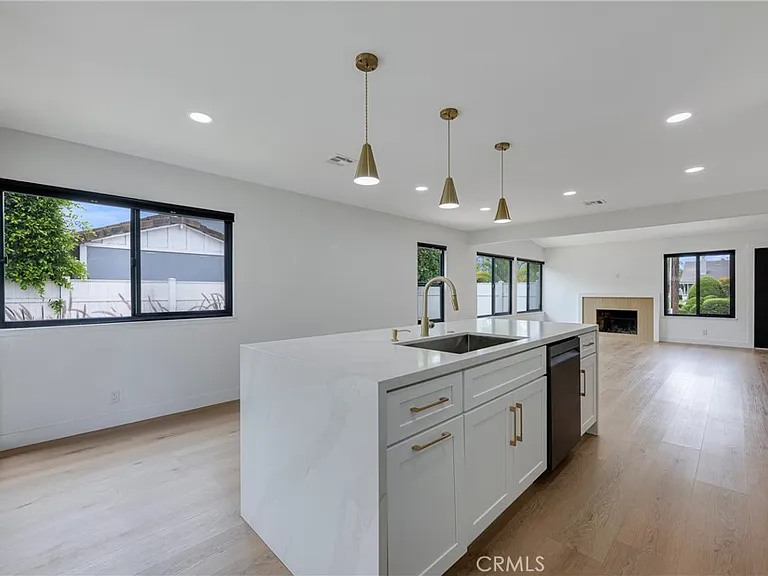 5402 Jefferson St — Photo 35