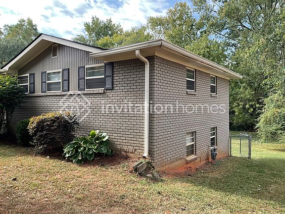 3rd image of 2940 Barry Ave SE