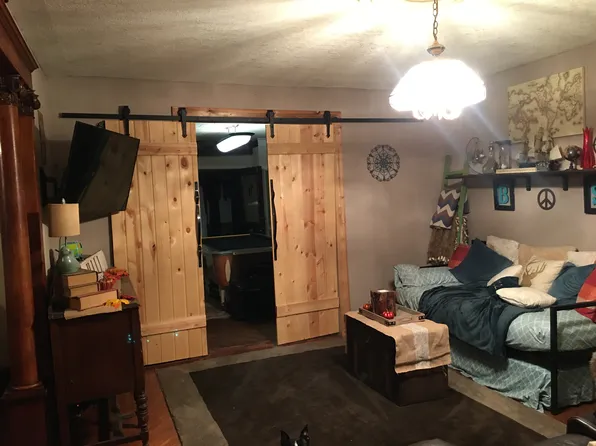 504 W 4th St, Muscatine, IA 52761