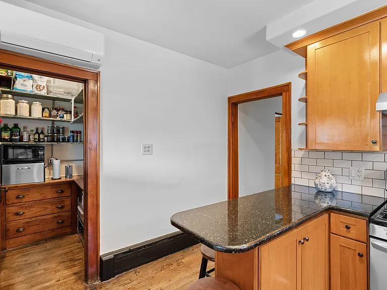 1447 Cuyler Ave — Photo 10