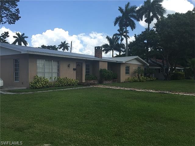 1st image of 305 E Crescent Dr