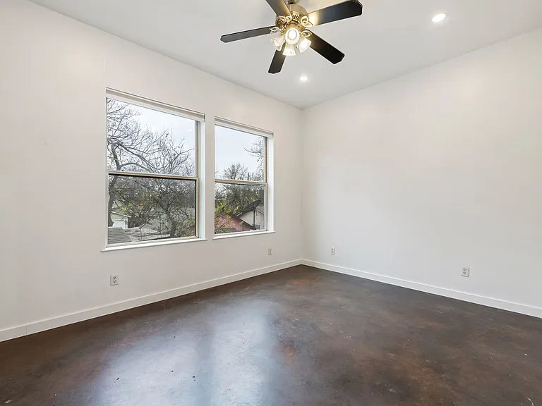 2601 East 7th Street — Photo 19