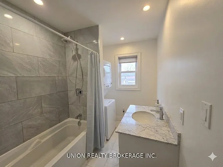 582 Danforth Rd #UPPER — Photo 10