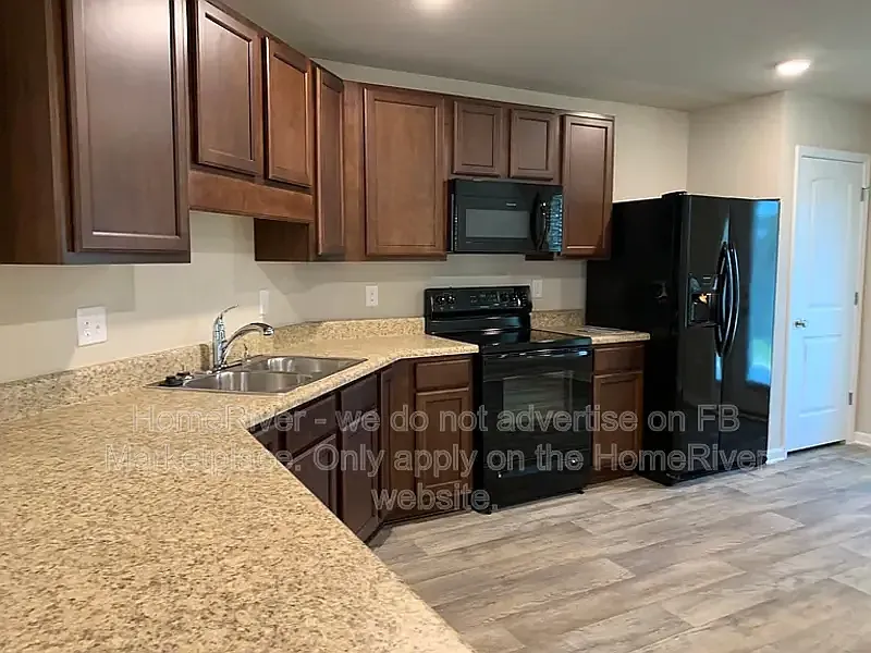 3 bed, 2.0 bath, 1403 sqft, $2,295 — Photo 3