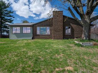 1425 Spring Bay Rd, East Peoria, IL 61611