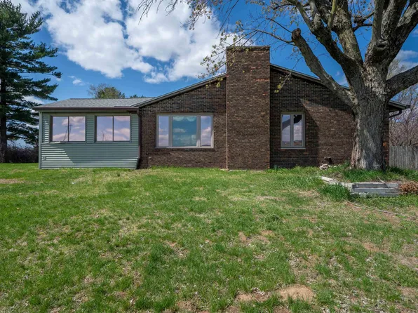 1425 Spring Bay Rd, East Peoria, IL 61611
