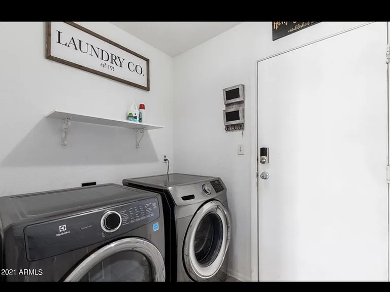 2432 W Dailey St — Photo 3