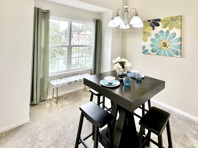 Willow Lake Apartments — Photo 14