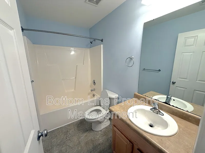 3 bed, 3.5 bath, 1592 sqft, $2,595 — Photo 4