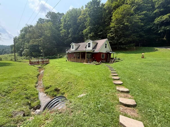 252 Gateway Rd, Wallace, WV 26448