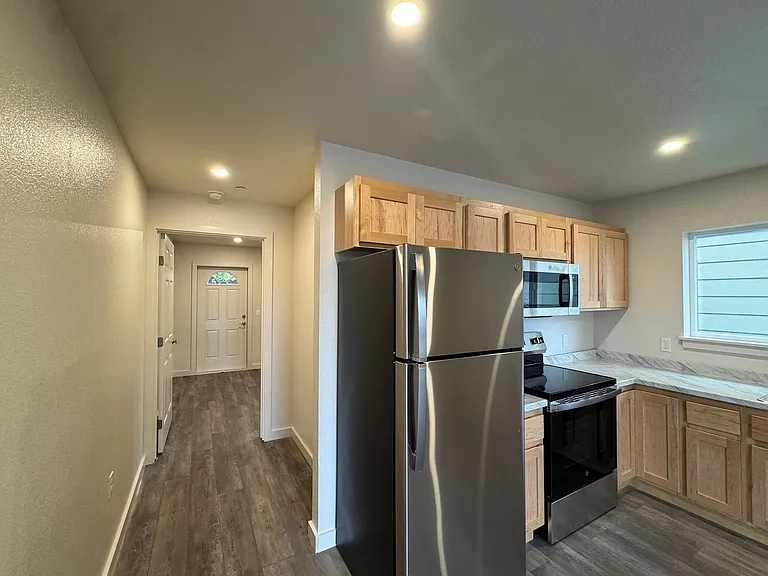 967 W Harris St — Photo 3