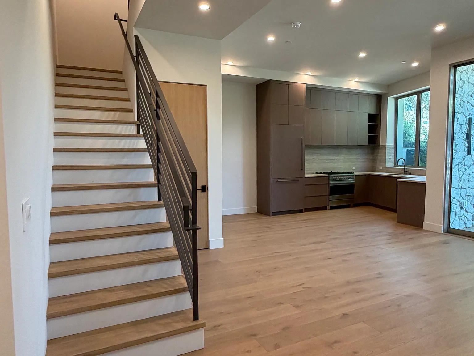 4 bed, 4.5 bath, 2700 sqft, $10,500 — Photo 4