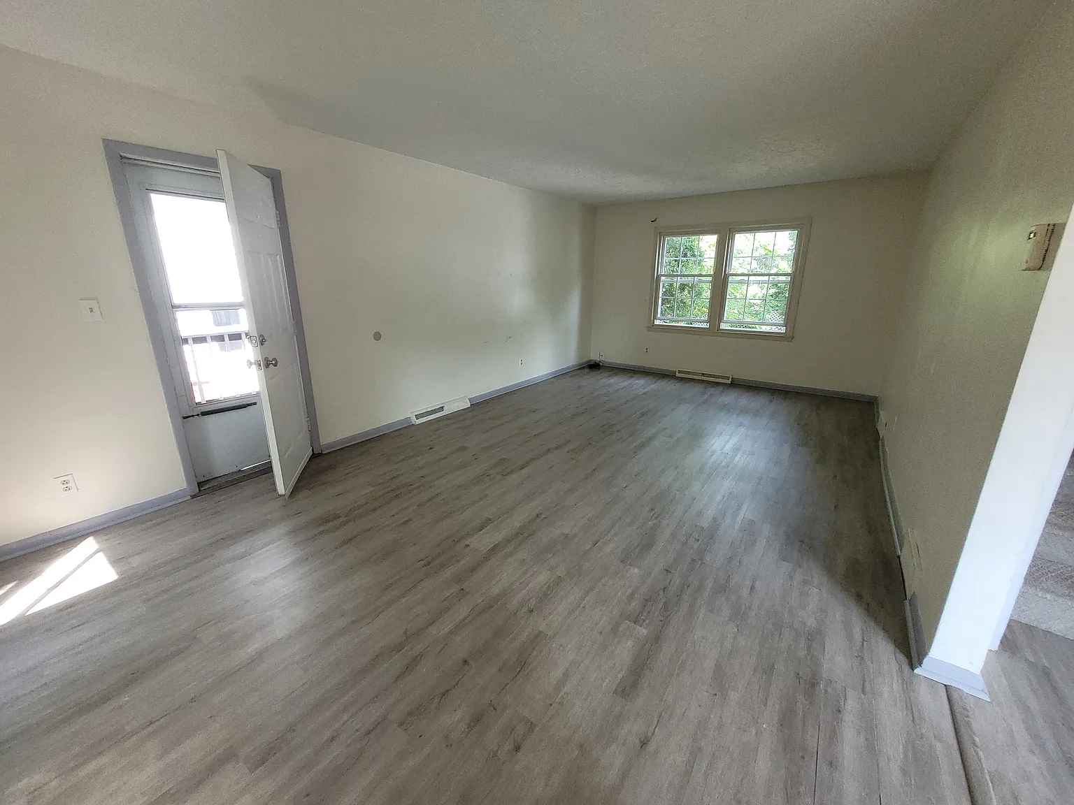 3 bed, 1.5 bath, 1580 sqft, $1,500 — Photo 2