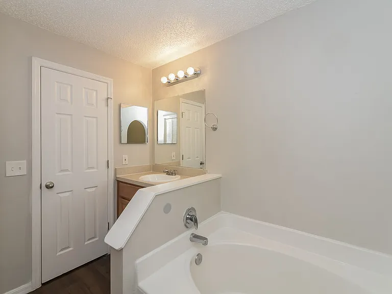 1479 Muir Cir — Photo 12