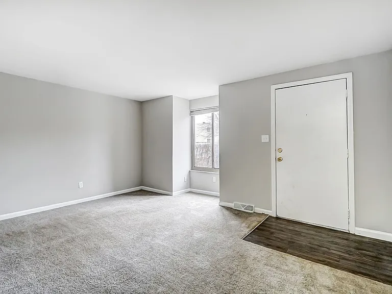 Coventry Court Townhomes — Photo 18