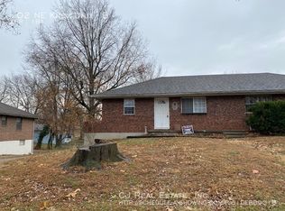 102 NE Knox St #B, Blue Springs, MO 64014