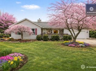 10790 Cedar River Estates Dr, Fowlerville, MI 48836