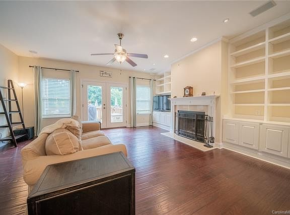 3rd image of 111 Henry Ln
