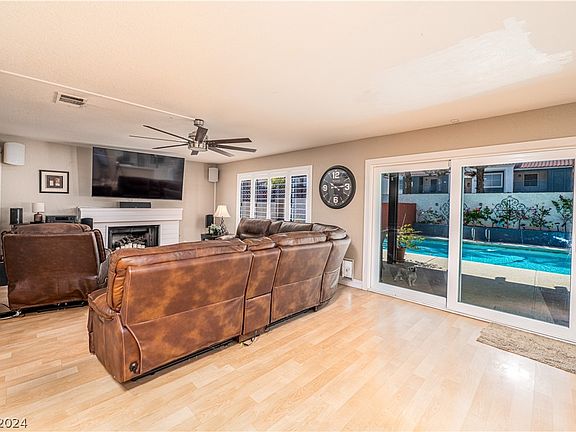 4th image of 1520 Ironbark Dr