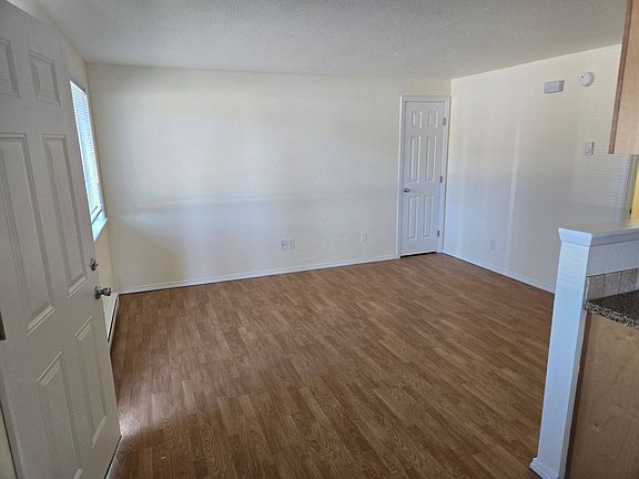 4th image of 326 Stanford Dr #2