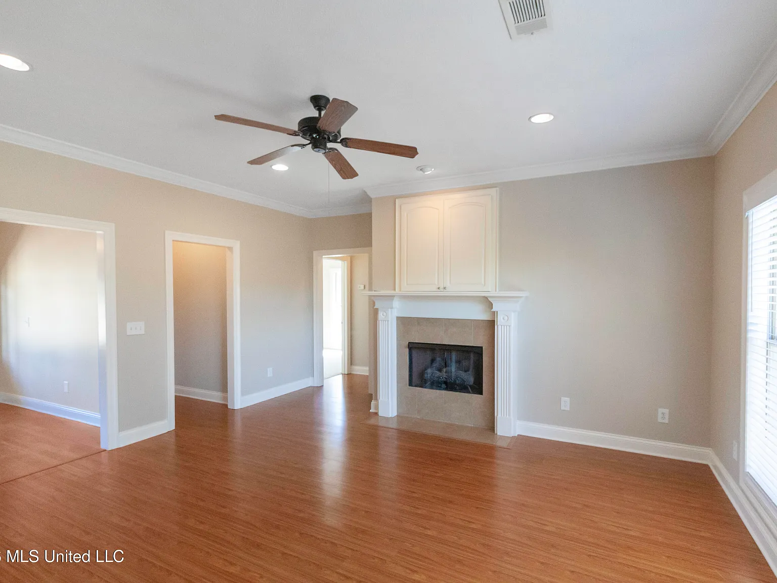 3 bed, 2.0 bath, 1549 sqft, $2,350 — Photo 4