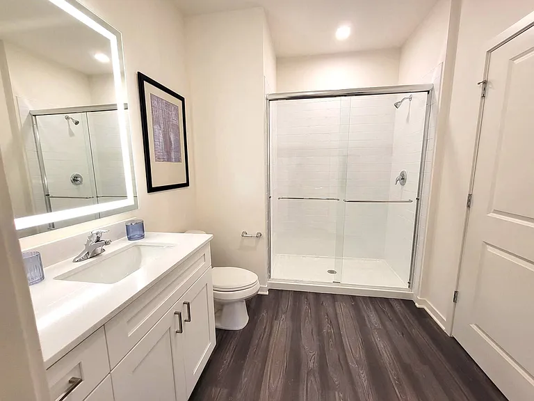 Enclave Crystal Lake Townhomes and Apartments — Photo 12