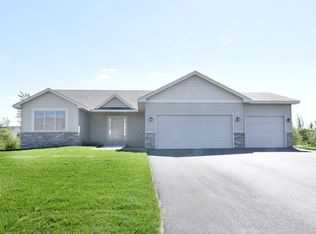 2532 Davis St S, Cambridge, MN 55008