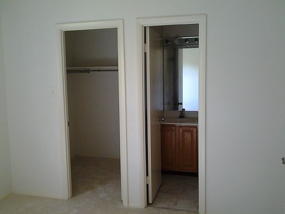 Master Bed w/closet and Bath