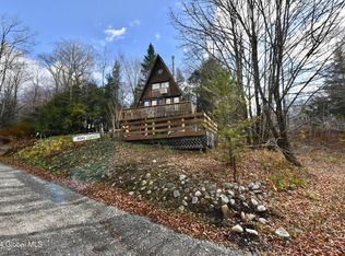 4 Mountain St, Middle Grove, NY 12850