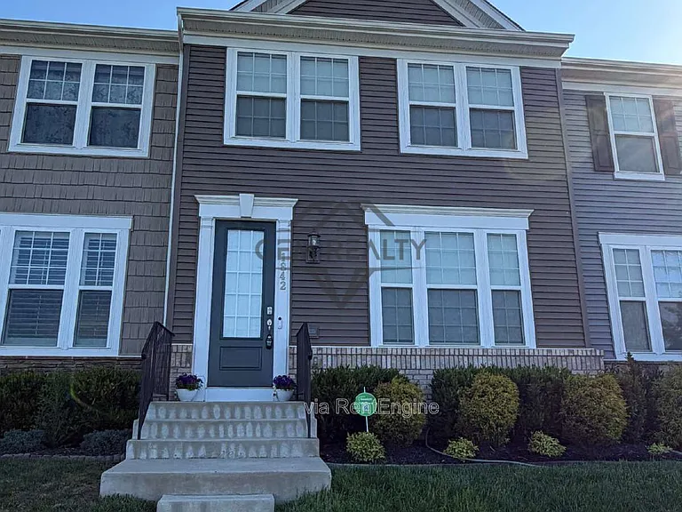 1842 Briscoe Ln — Photo 1