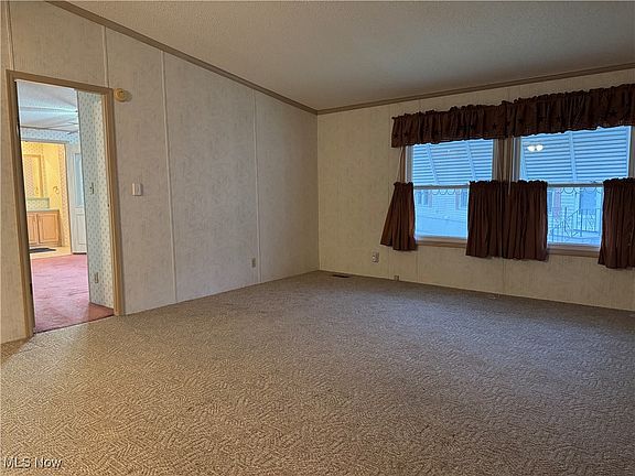 5th image of 211 Birchbark Dr