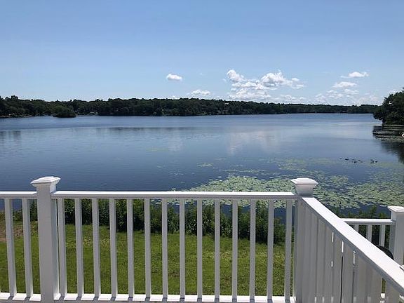 Amazing four season views of Lake.