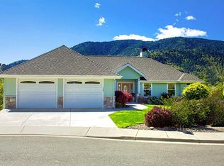 100 Vista Cir, Rogue River, OR