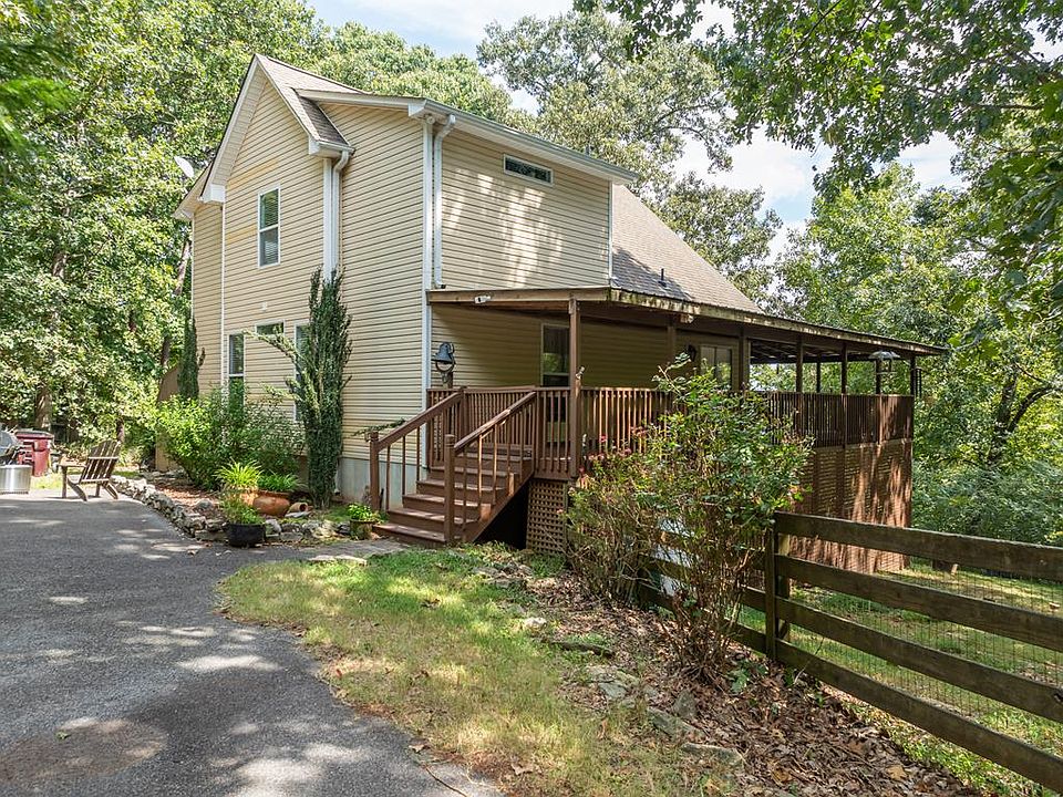 1st image of 466 Lakeview Dr