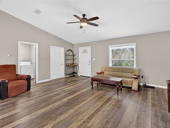 3rd image of 2933 E Quail Ct