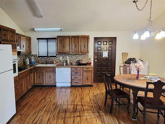 5th image of 150 E Agate Drive