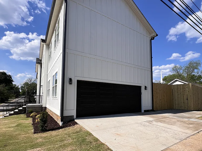 Side-Loading 2 Car Garage