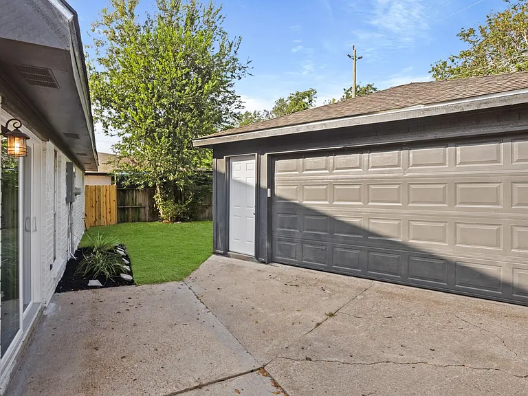 13238 Townwood Dr — Photo 24
