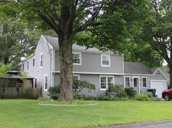 71 Fenway Dr, Springfield, MA 01119