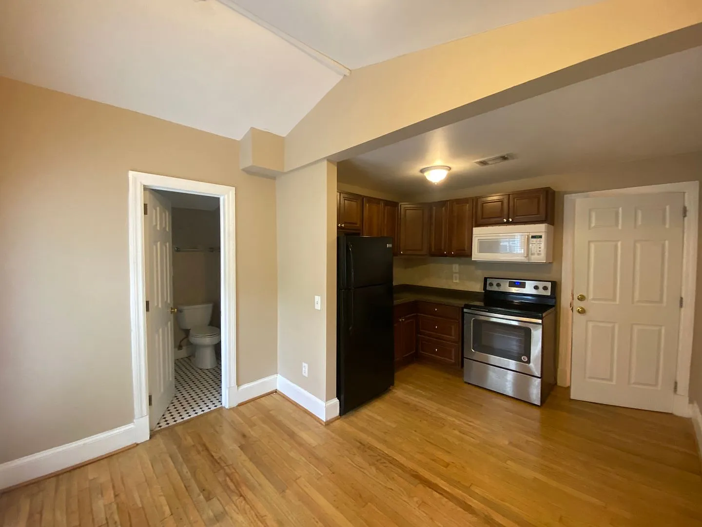 Post St 2908 — Photo 3