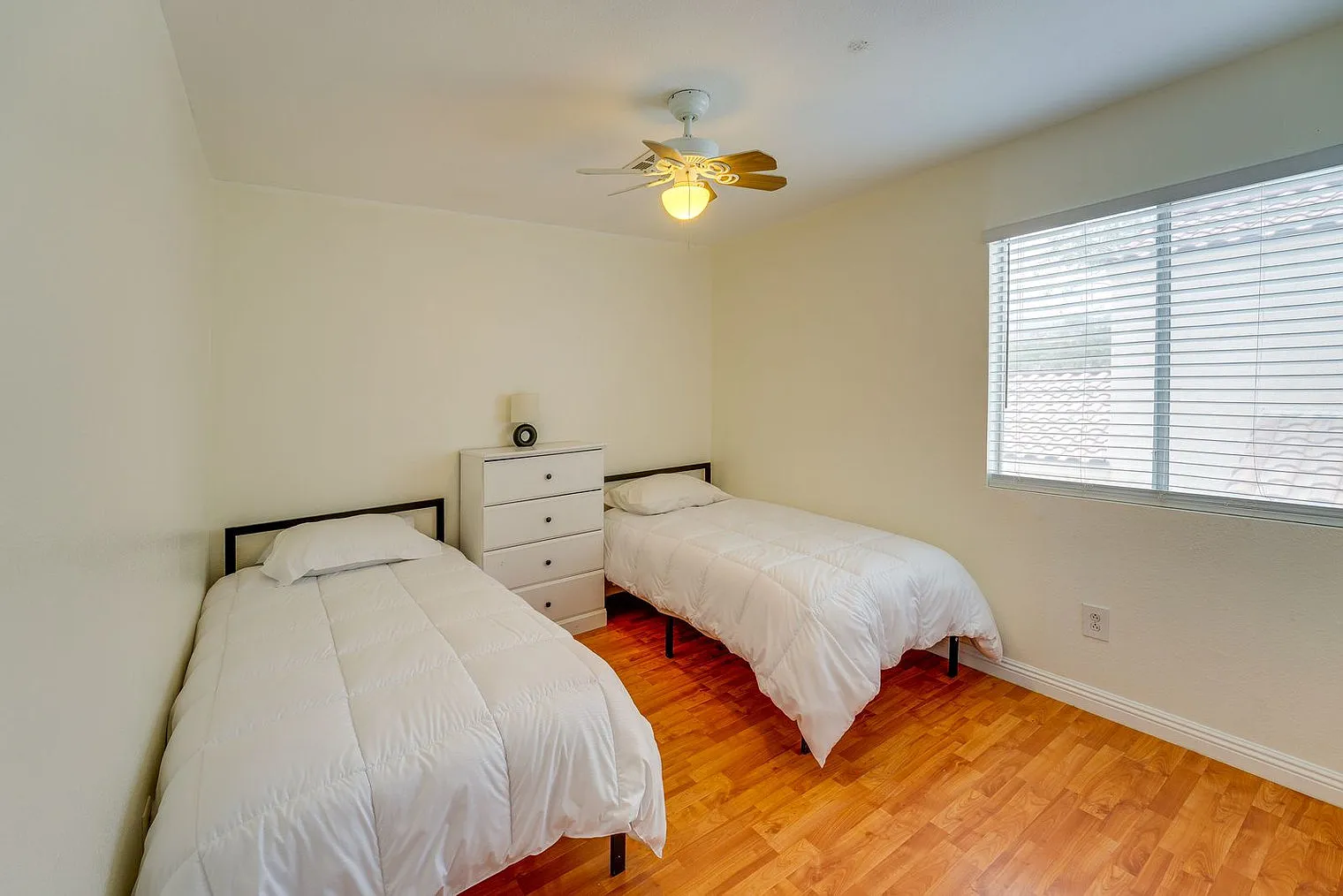 4 bed, 2.0 bath, 2045 sqft, $4,419 — Photo 4