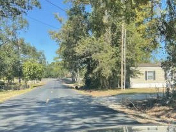 Exterior Neighborhood (street photo)