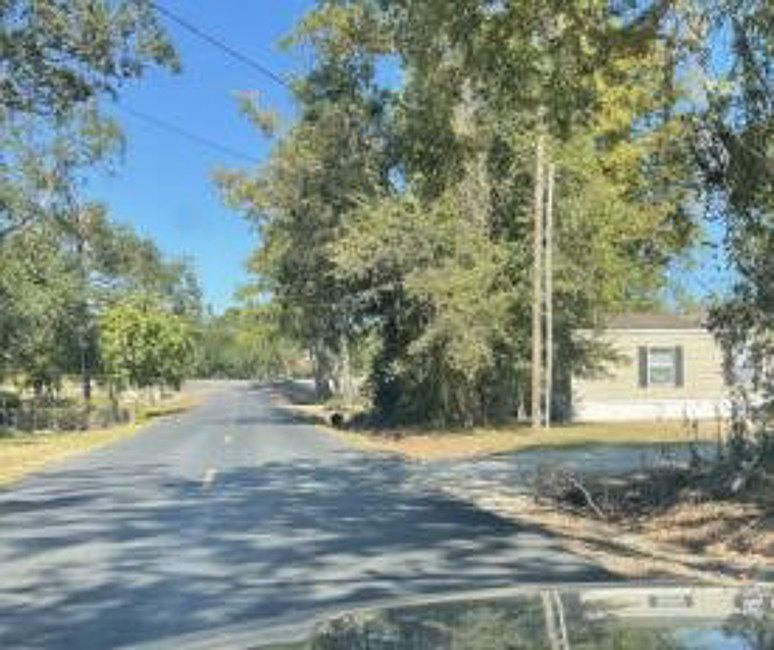 Exterior Neighborhood (street photo)