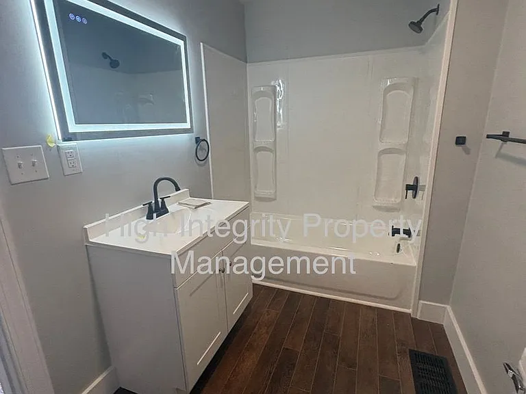 353 W Water St — Photo 1