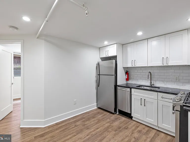 1514 Newton St NW #B2 — Photo 5